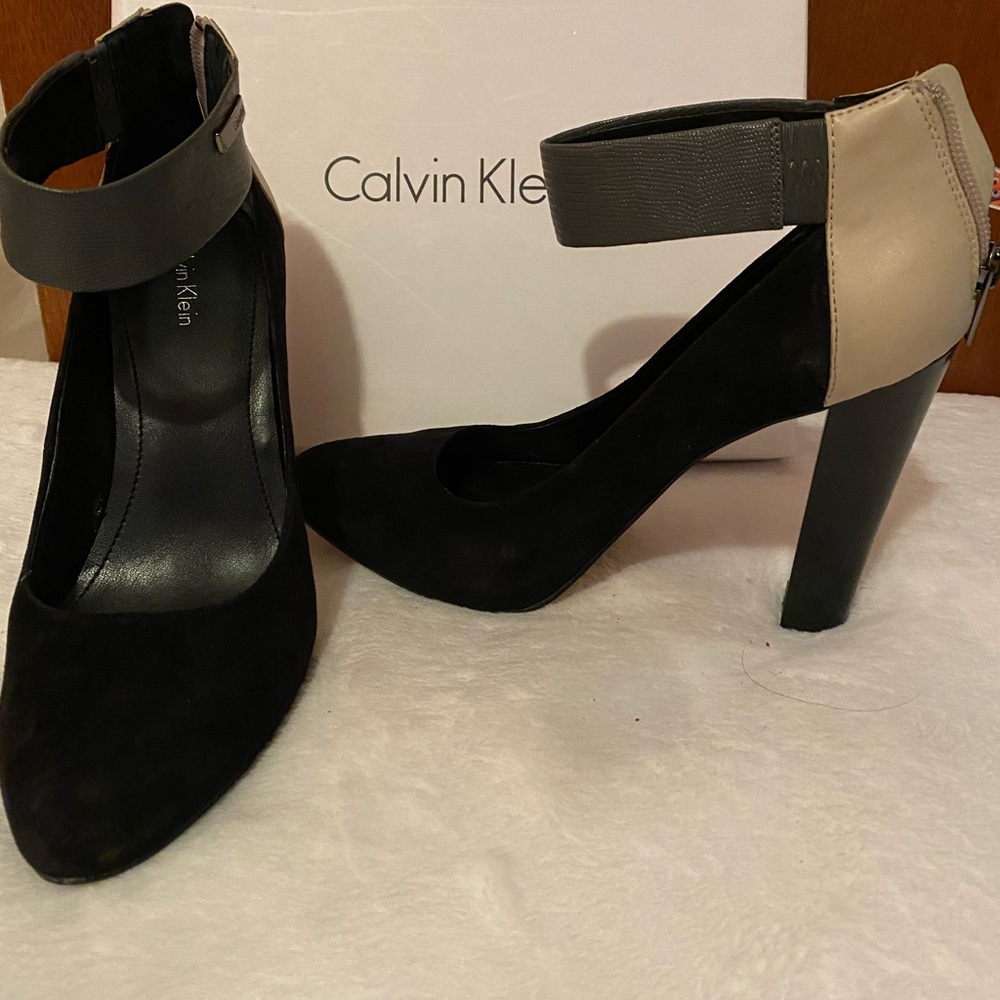 5” inch pumps; black with tan